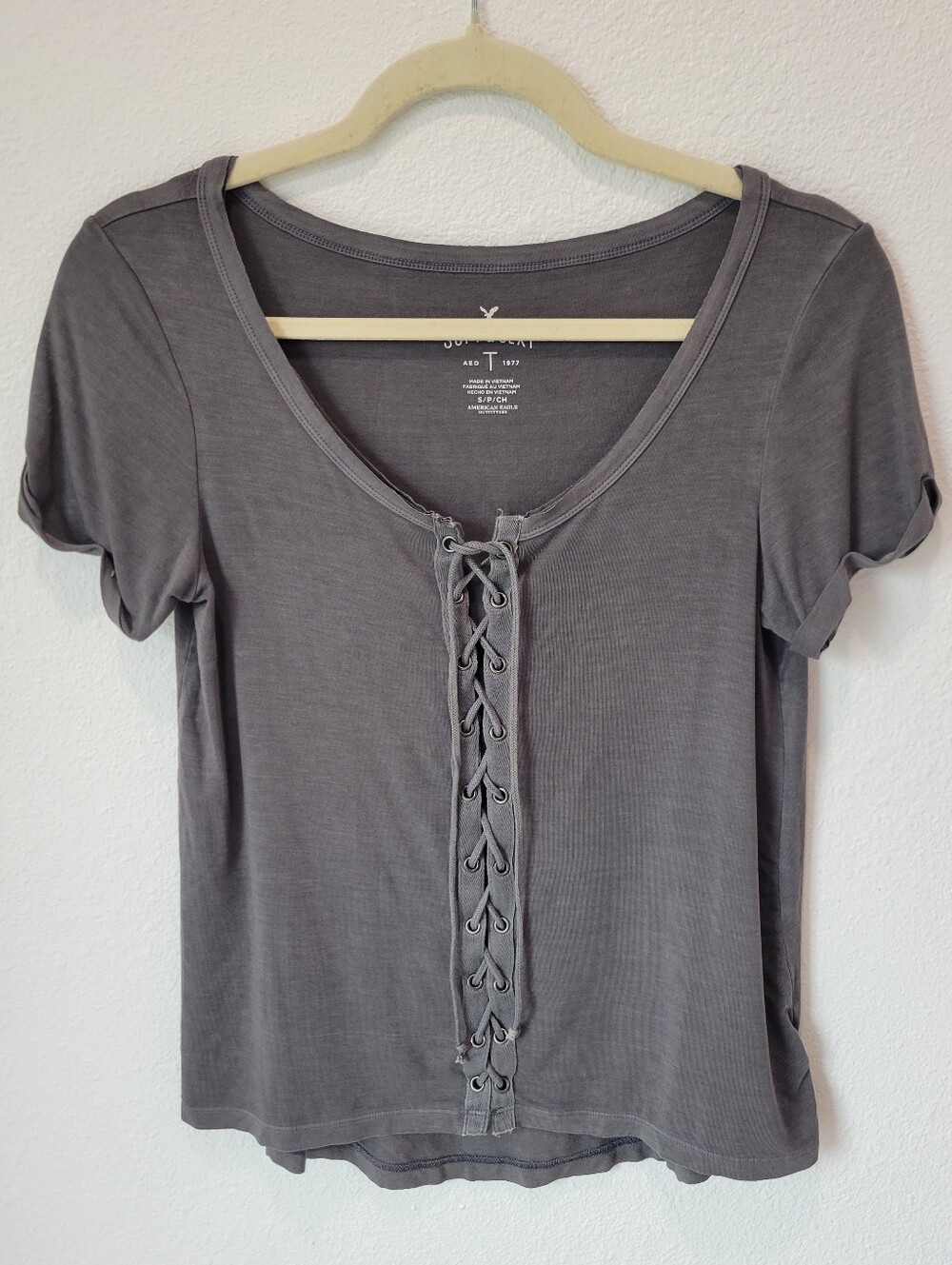 American Eagle Soft & Sexy Lace-Up Raw Edge Tee | Dark Gray | Y2K Grunge Basic